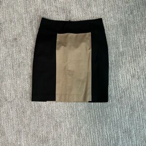 Banana republic block, color skirt with cute slit and back